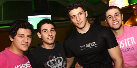 Os primos Murilo, Telmo, Fernando e Taylor Hajel no Picanha na Tábua